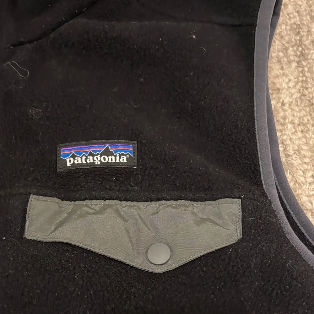 Patagonia Men's Black Fleece Vest - Picture 2 of 3